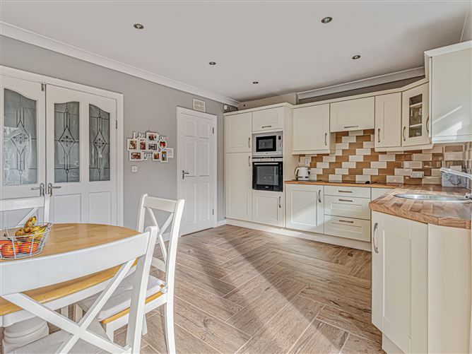 27 Parkhill Close , Kilnamanagh,   Dublin 24