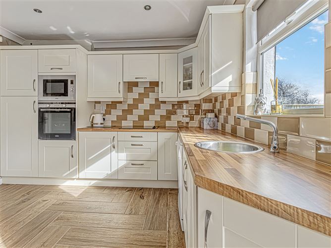 27 Parkhill Close , Kilnamanagh,   Dublin 24