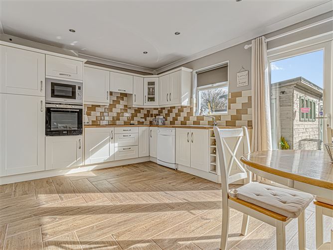 27 Parkhill Close , Kilnamanagh,   Dublin 24