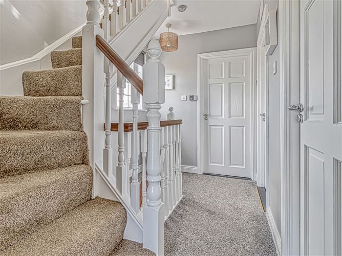 27 Parkhill Close , Kilnamanagh,   Dublin 24