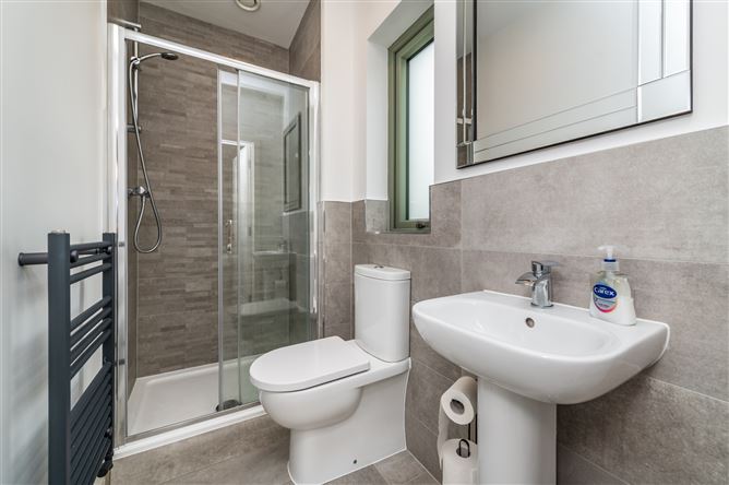 https://photos-a.propertyimages.ie/media/4/0/6/5017604/cdac8055-349a-41df-b74f-b4fd6594c704_l.jpg