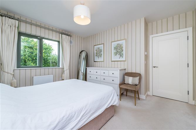 https://photos-a.propertyimages.ie/media/4/0/6/5017604/cdac8055-349a-41df-b74f-b4fd6594c704_l.jpg
