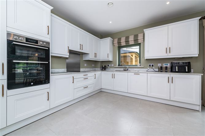 https://photos-a.propertyimages.ie/media/4/0/6/5017604/cdac8055-349a-41df-b74f-b4fd6594c704_l.jpg