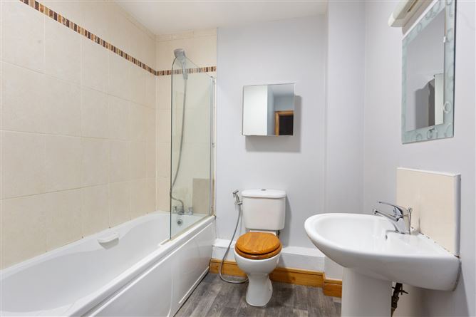 10 Castlegate Chase, Adamstown, Co. Dublin