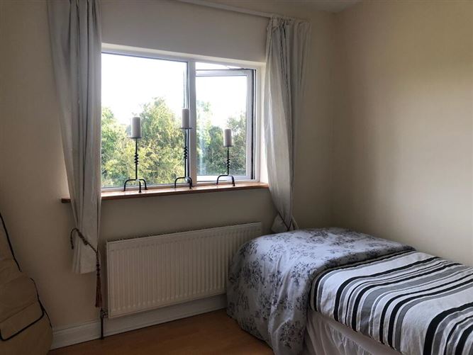 17b Glenview, Galway Road, Roscommon