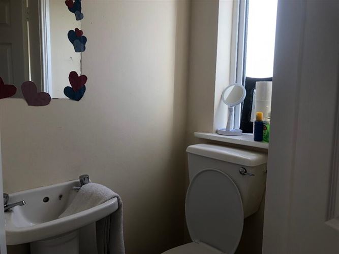 17b Glenview, Galway Road, Roscommon
