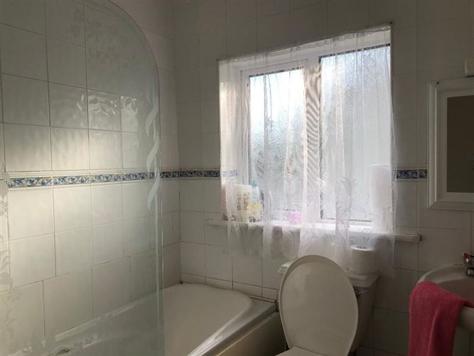 17b Glenview, Galway Road, Roscommon