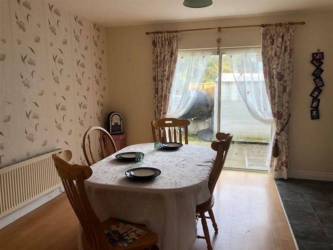 17b Glenview, Galway Road, Roscommon