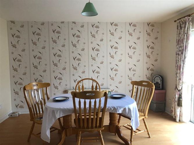 17b Glenview, Galway Road, Roscommon