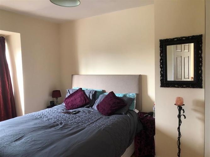 17b Glenview, Galway Road, Roscommon