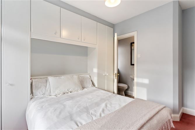 28 Berwick Hall, Churchtown, Dublin 14