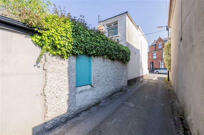 https://photos-a.propertyimages.ie/media/4/0/8/4923804/e92141b7-f47d-41c7-bf40-653fd04a3c83_l.jpg