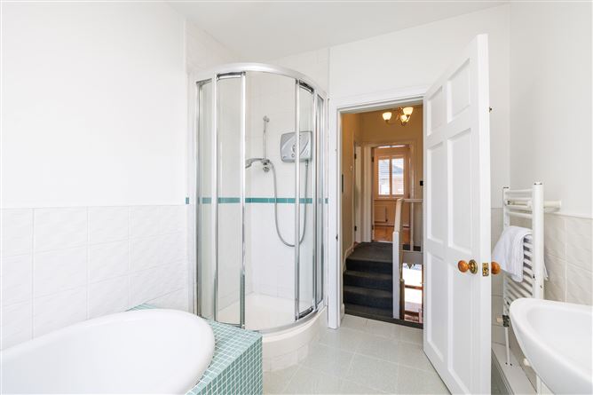 https://photos-a.propertyimages.ie/media/4/0/8/4923804/e92141b7-f47d-41c7-bf40-653fd04a3c83_l.jpg