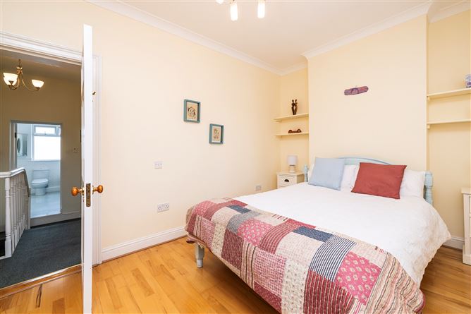 https://photos-a.propertyimages.ie/media/4/0/8/4923804/e92141b7-f47d-41c7-bf40-653fd04a3c83_l.jpg