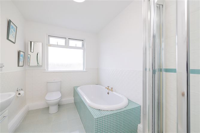 https://photos-a.propertyimages.ie/media/4/0/8/4923804/e92141b7-f47d-41c7-bf40-653fd04a3c83_l.jpg