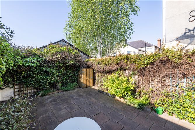 https://photos-a.propertyimages.ie/media/4/0/8/4923804/e92141b7-f47d-41c7-bf40-653fd04a3c83_l.jpg