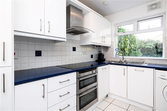 https://photos-a.propertyimages.ie/media/4/0/8/4923804/e92141b7-f47d-41c7-bf40-653fd04a3c83_l.jpg