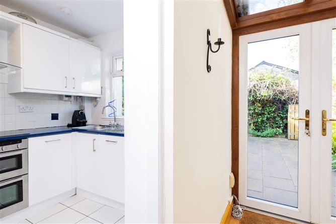 https://photos-a.propertyimages.ie/media/4/0/8/4923804/e92141b7-f47d-41c7-bf40-653fd04a3c83_l.jpg