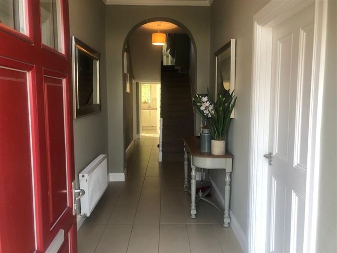 https://photos-a.propertyimages.ie/media/4/0/8/4954804/761c03e9-b324-421a-9408-629347f1640d_l.jpg