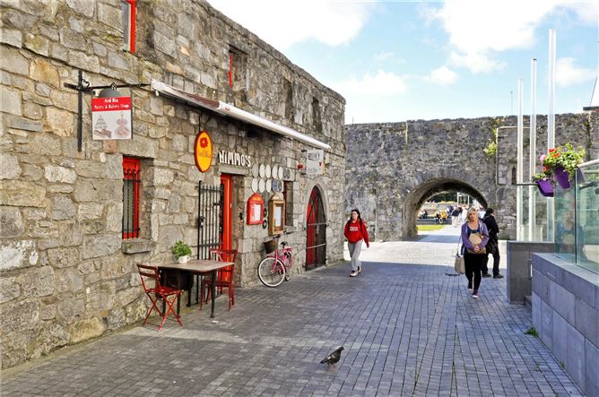 1 Spanish Parade House, 13 Merchants Road, Galway City.