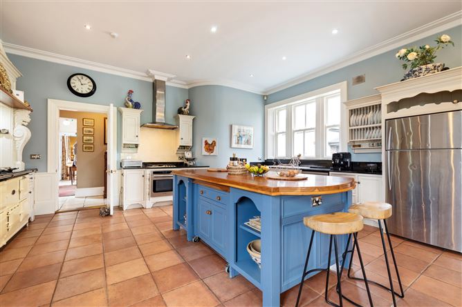 https://photos-a.propertyimages.ie/media/4/0/8/4999804/3ddd3f10-035c-469c-a787-25895508f2d0_l.jpg