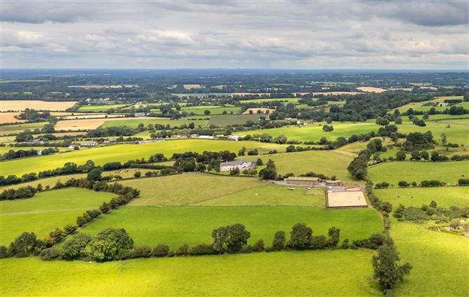 https://photos-a.propertyimages.ie/media/4/0/8/4999804/3ddd3f10-035c-469c-a787-25895508f2d0_l.jpg