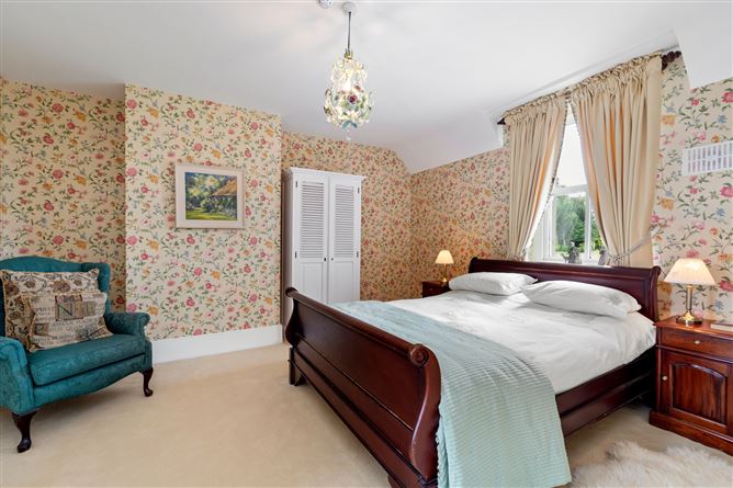 https://photos-a.propertyimages.ie/media/4/0/8/4999804/3ddd3f10-035c-469c-a787-25895508f2d0_l.jpg