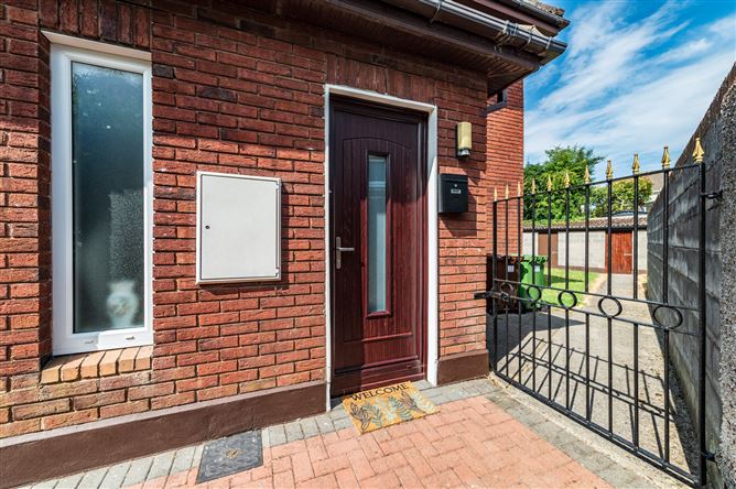 https://photos-a.propertyimages.ie/media/4/0/8/5017804/b22cfb06-b5d9-43ae-8e2c-744312c3dbf1_l.jpg