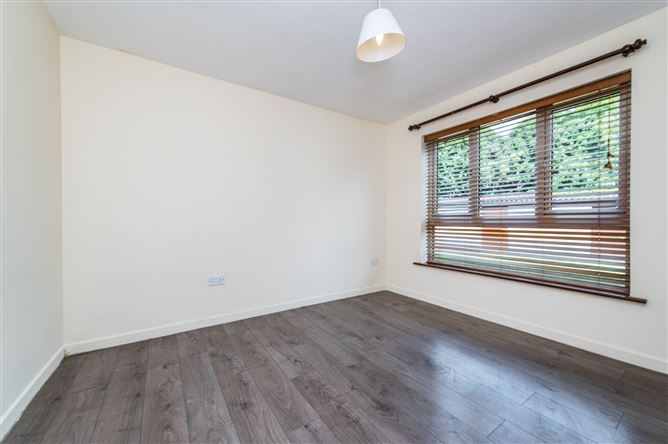 https://photos-a.propertyimages.ie/media/4/0/8/5017804/b22cfb06-b5d9-43ae-8e2c-744312c3dbf1_l.jpg