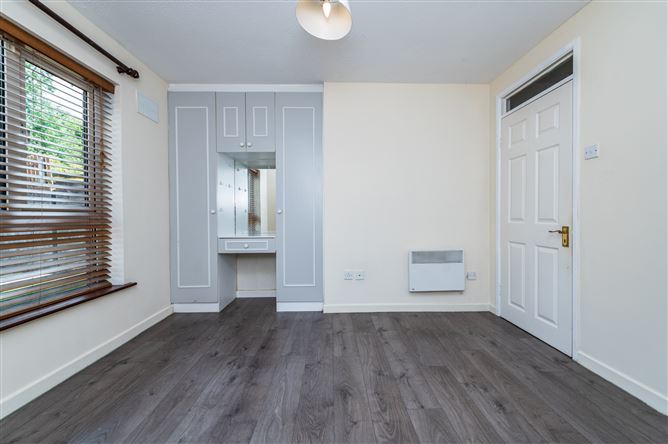 https://photos-a.propertyimages.ie/media/4/0/8/5017804/b22cfb06-b5d9-43ae-8e2c-744312c3dbf1_l.jpg