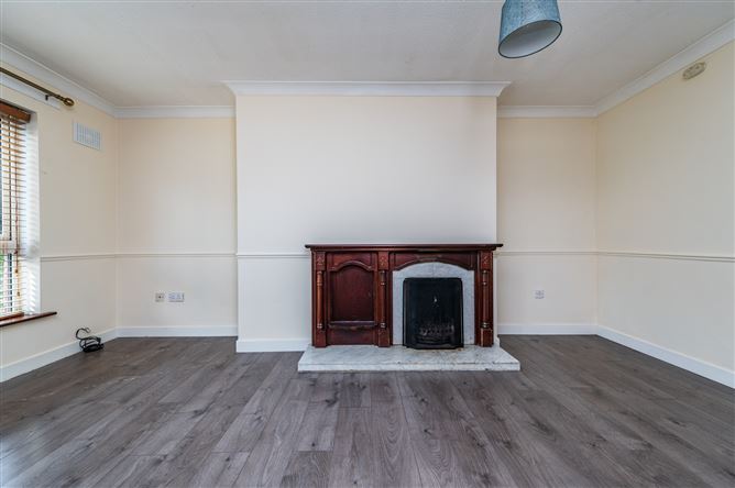 https://photos-a.propertyimages.ie/media/4/0/8/5017804/b22cfb06-b5d9-43ae-8e2c-744312c3dbf1_l.jpg
