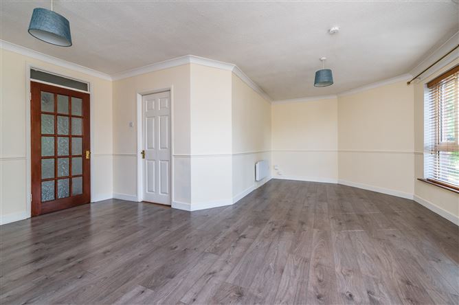 https://photos-a.propertyimages.ie/media/4/0/8/5017804/b22cfb06-b5d9-43ae-8e2c-744312c3dbf1_l.jpg