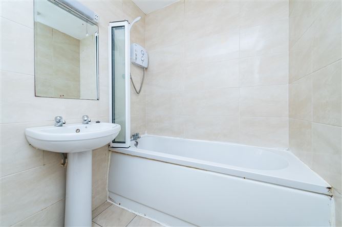 https://photos-a.propertyimages.ie/media/4/0/8/5017804/b22cfb06-b5d9-43ae-8e2c-744312c3dbf1_l.jpg