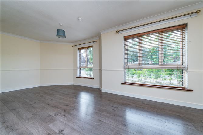 https://photos-a.propertyimages.ie/media/4/0/8/5017804/b22cfb06-b5d9-43ae-8e2c-744312c3dbf1_l.jpg