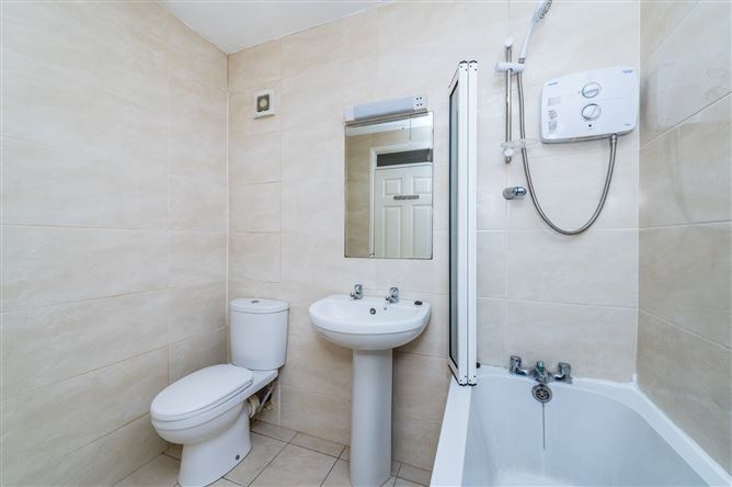 https://photos-a.propertyimages.ie/media/4/0/8/5017804/b22cfb06-b5d9-43ae-8e2c-744312c3dbf1_l.jpg
