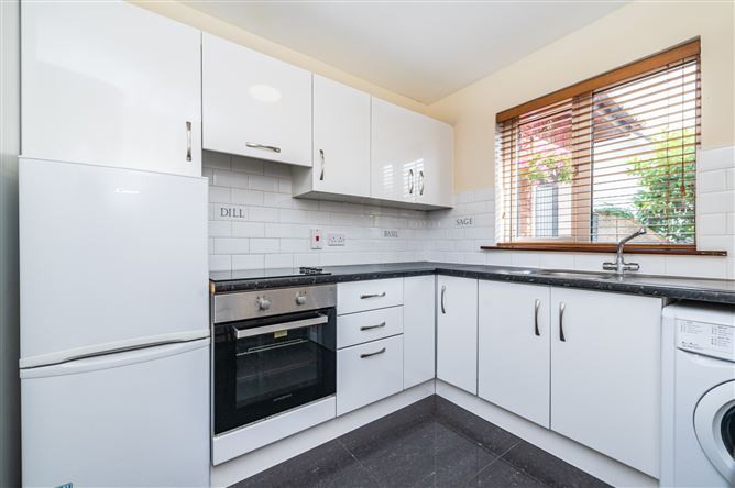 https://photos-a.propertyimages.ie/media/4/0/8/5017804/b22cfb06-b5d9-43ae-8e2c-744312c3dbf1_l.jpg