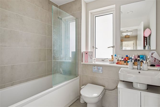Photo 20 of 23 — 25 Tandy's Place, Adamstown, Lucan, Co. Dublin
