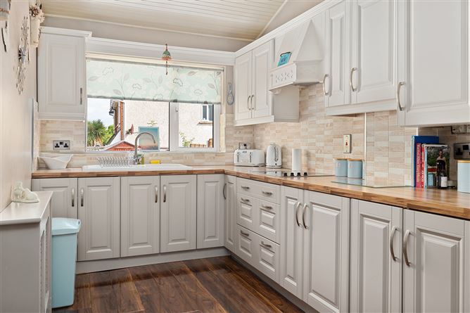2 The Crescent, College Farm, Newbridge, Co. Kildare
