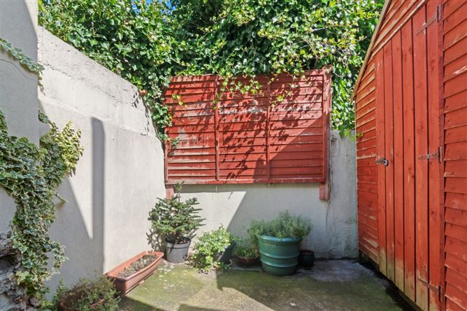 33 Emerald Square, Cork Street, Dublin 8