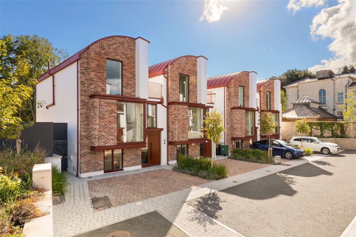 9 Avoca Grove, Grove Avenue, Blackrock,   County Dublin