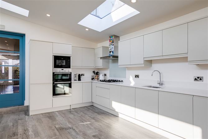 8 Bayview Court, Killiney, Co. Dublin