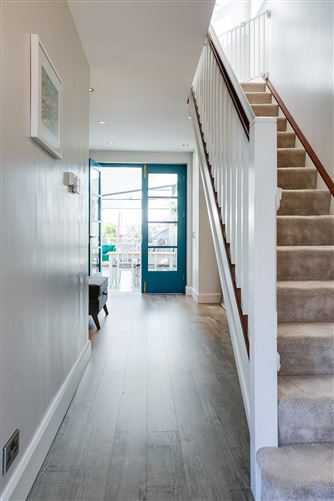 8 Bayview Court, Killiney, Co. Dublin