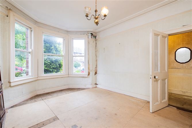 https://photos-a.propertyimages.ie/media/4/1/2/4938214/82b47194-bc64-4e48-948a-6820f4273153_l.jpg