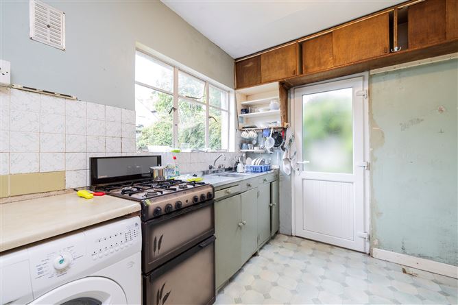 https://photos-a.propertyimages.ie/media/4/1/2/4938214/82b47194-bc64-4e48-948a-6820f4273153_l.jpg