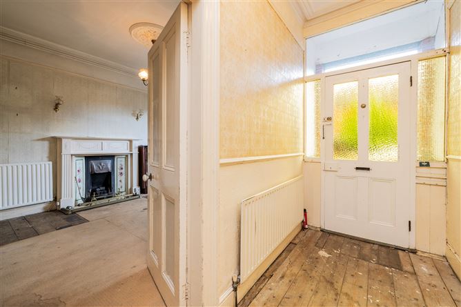 https://photos-a.propertyimages.ie/media/4/1/2/4938214/82b47194-bc64-4e48-948a-6820f4273153_l.jpg
