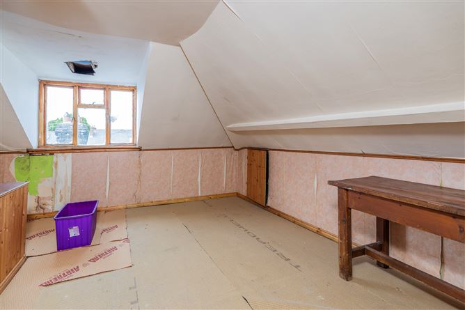 https://photos-a.propertyimages.ie/media/4/1/2/4938214/82b47194-bc64-4e48-948a-6820f4273153_l.jpg