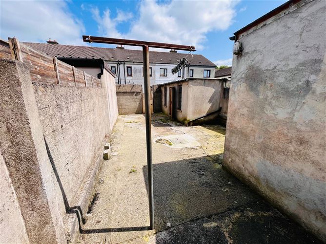 65 Woodview, Cahir, Tipperary