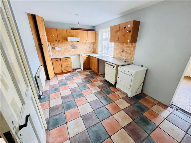 65 Woodview, Cahir, Tipperary