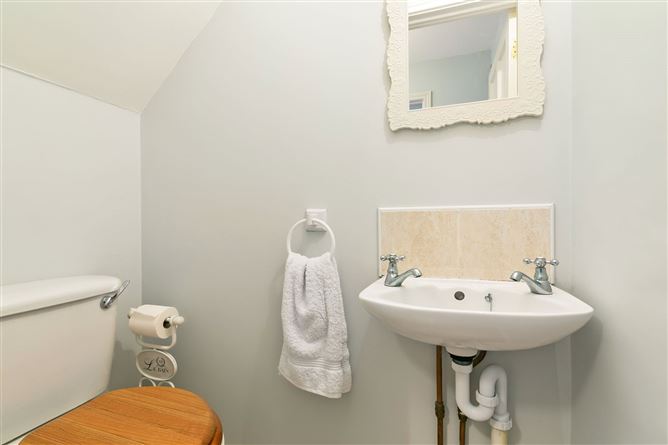 12 Millbank Glen, Dromahair, Co. Leitrim