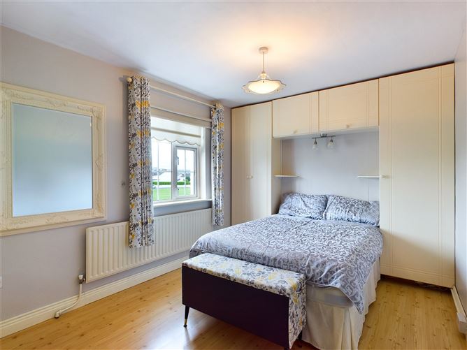 10 Collins Park, Thurles, Co. Tipperary
